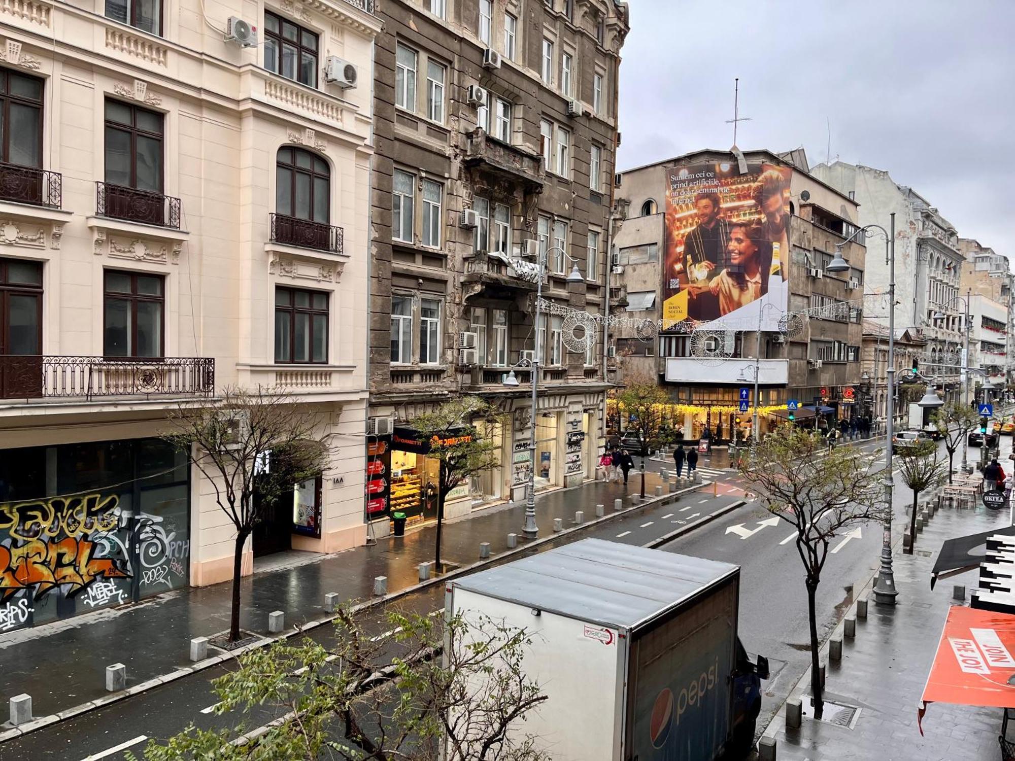 Cozy Apartment With Balcony Bucharest Luaran gambar