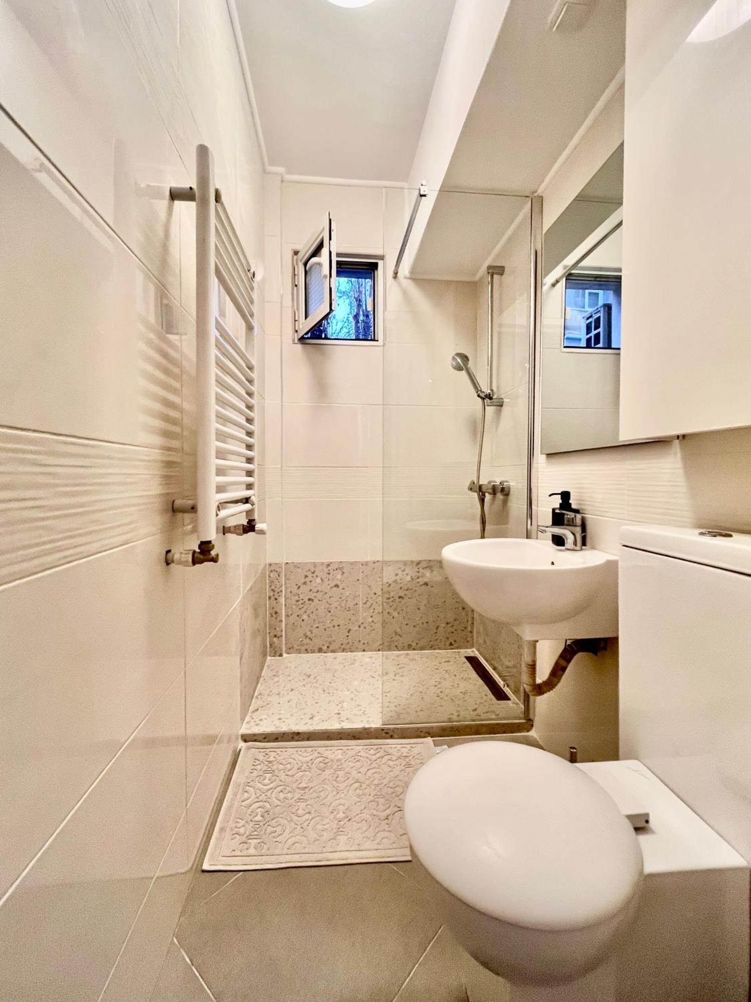 Cozy Apartment With Balcony Bucharest Luaran gambar
